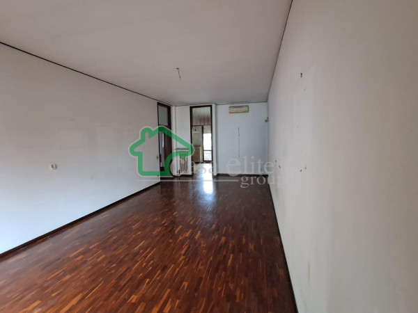 Ampio quadrilocale in semicentro!